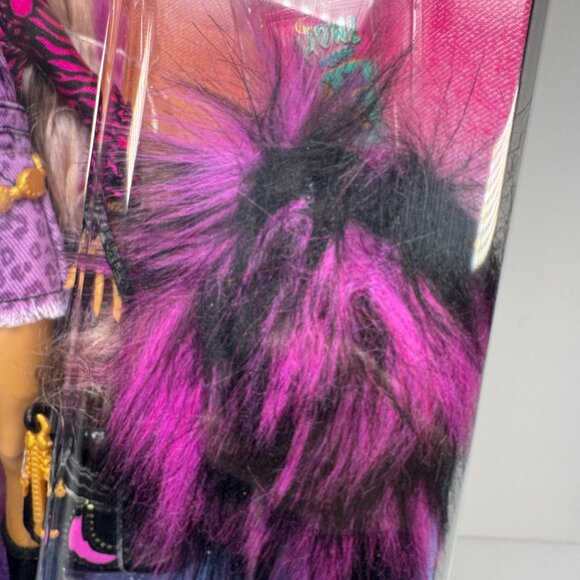 Monster High Clawdeen Wolf Doll w/ Crescent Pet Werewolf Horror Goth Punk Emo - Picture 12 of 13